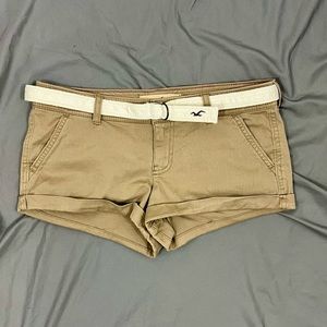 Hollister Low Rise Khaki Shortie Shorts With Belt